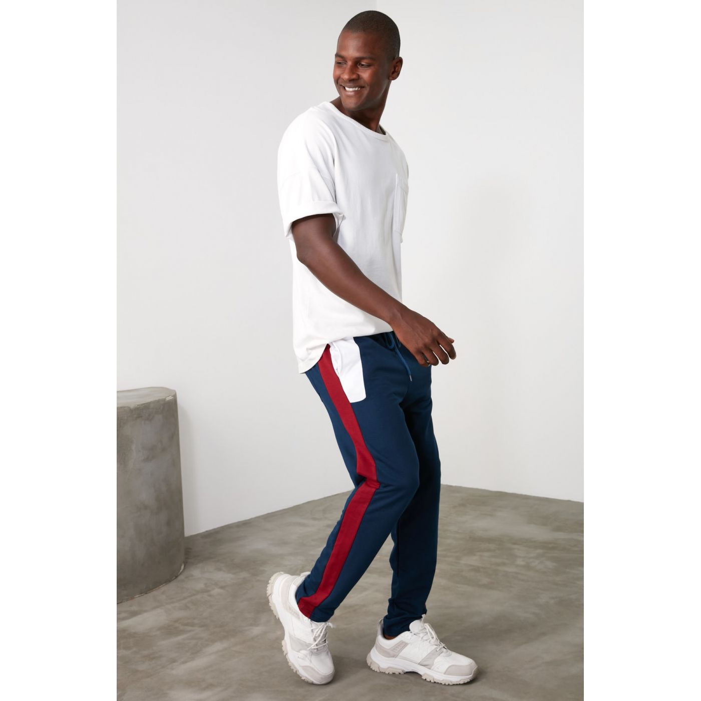 Meeste dressipüksid Trendyol Striped