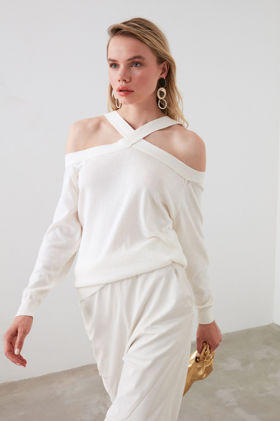 Trendyol Ekru Cross StrapK Knit Sweater