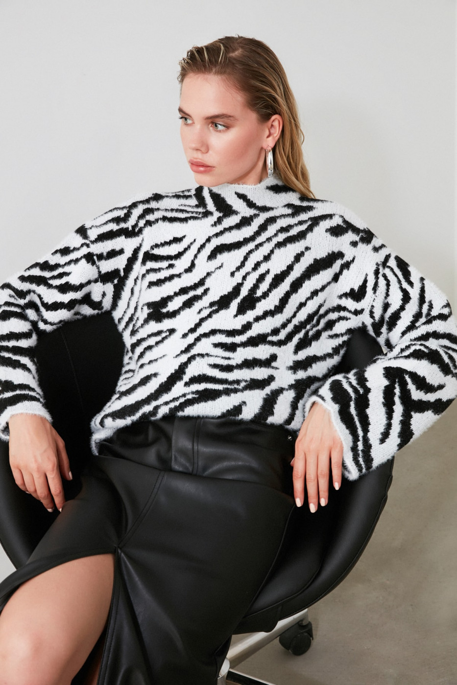 Trendyol Black Patterned Beard Rope Knit Sweater