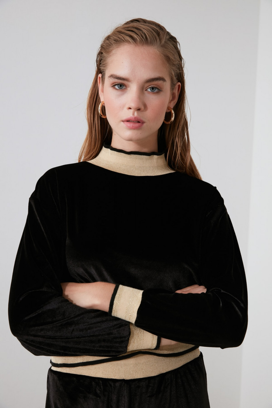 Trendyol Black Ribbon Detailing Sheer Neckline Velvet Knitted Blouse