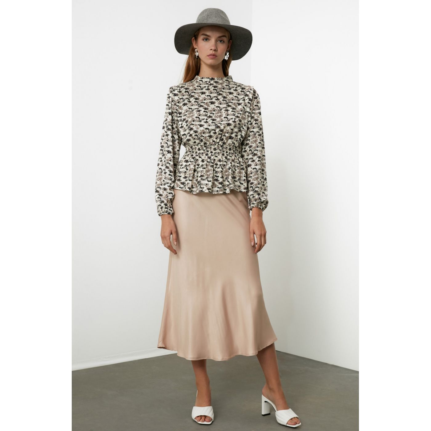 Trendyol Beige Waist Smuz Blouse