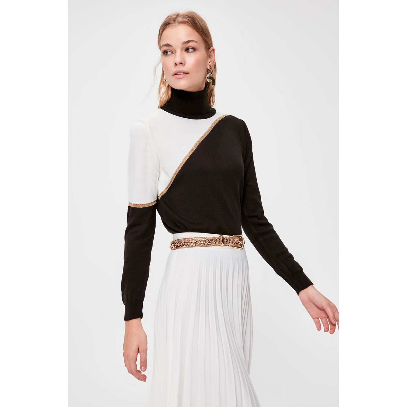 Trendyol Black Turtleneck Colorblock Knitwear Sweater