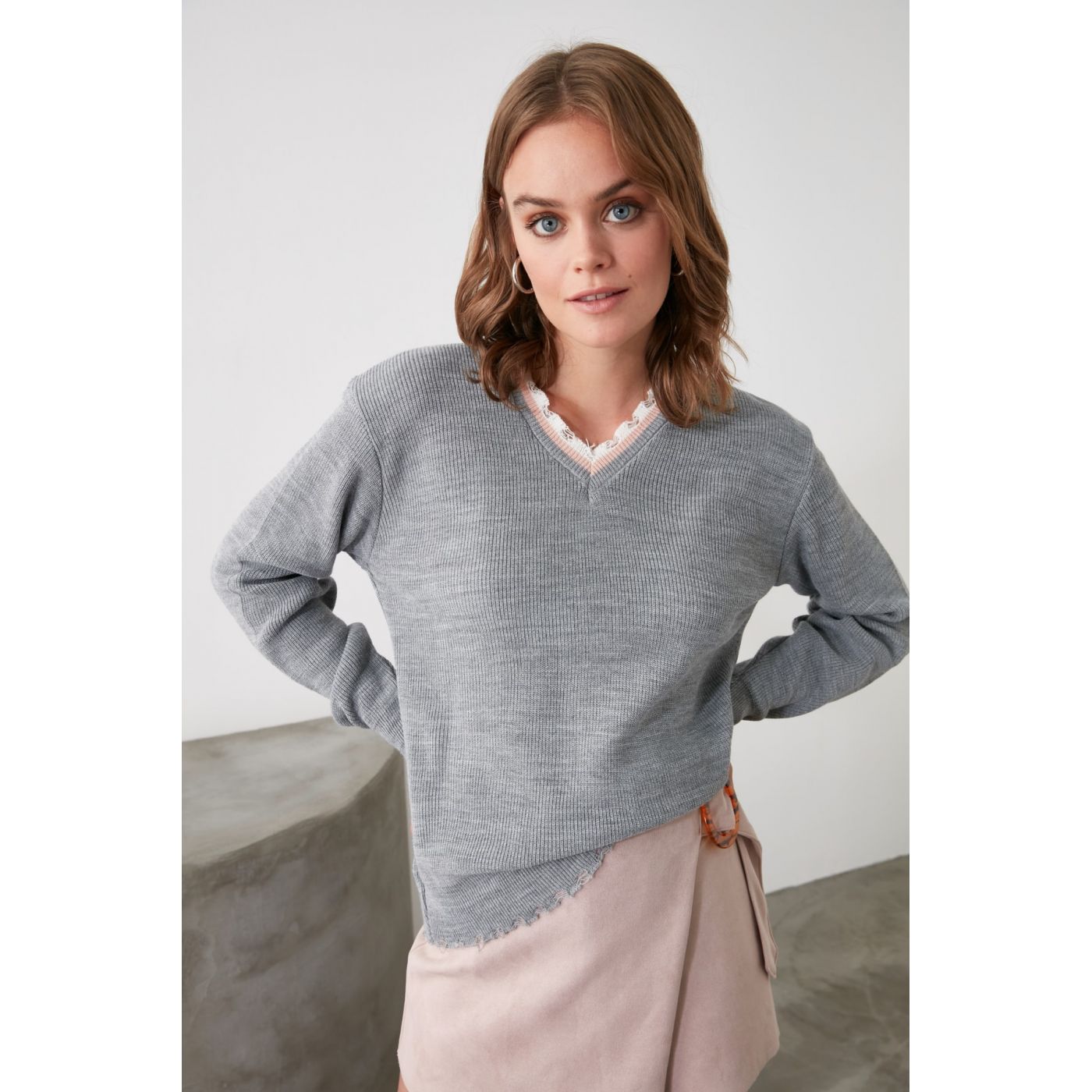 Trendyol Grey V-Neck Knitwear Sweater