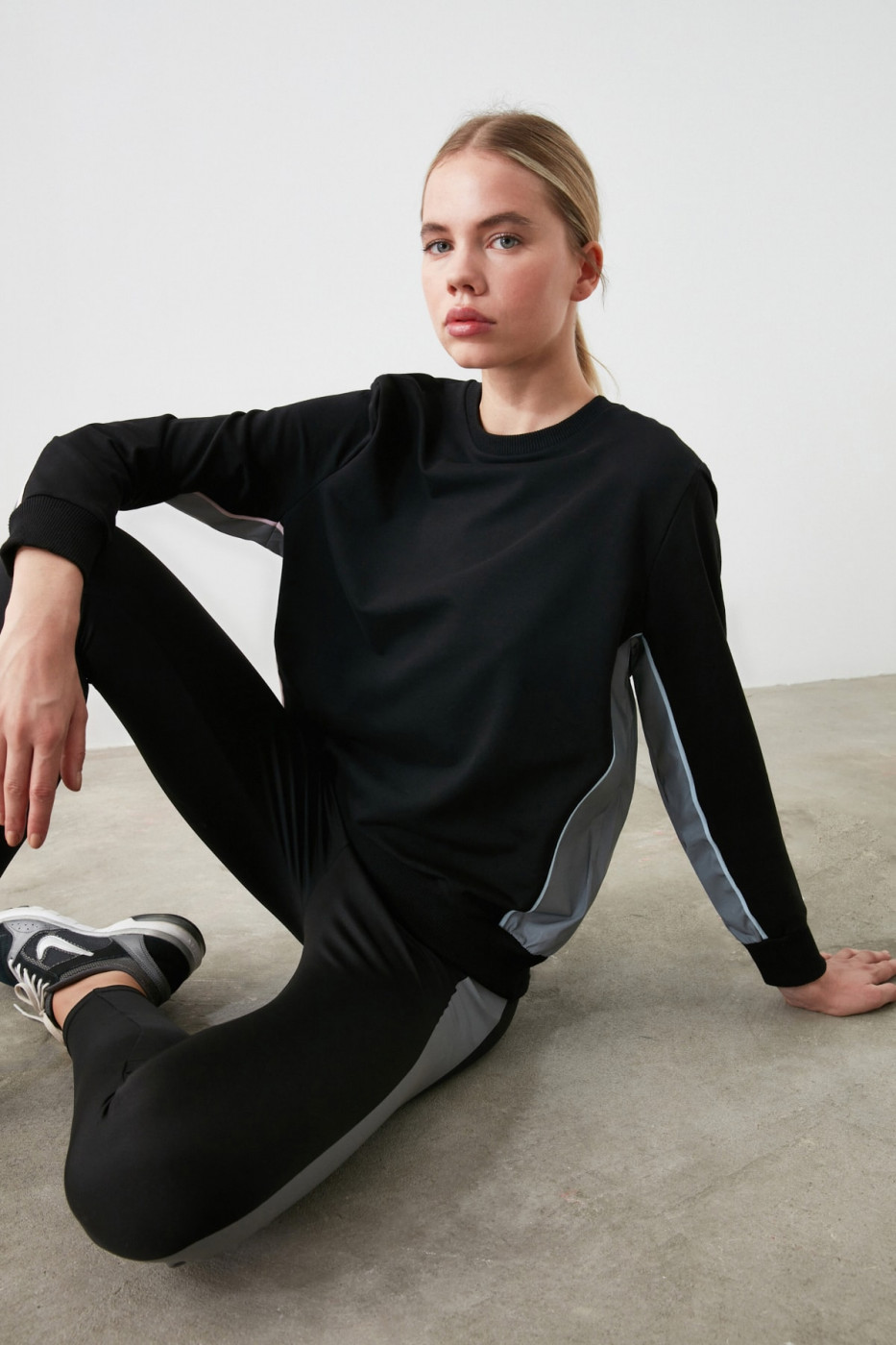Trendyol Black Reflector Ribbon Detailed Sports Sweatshirt