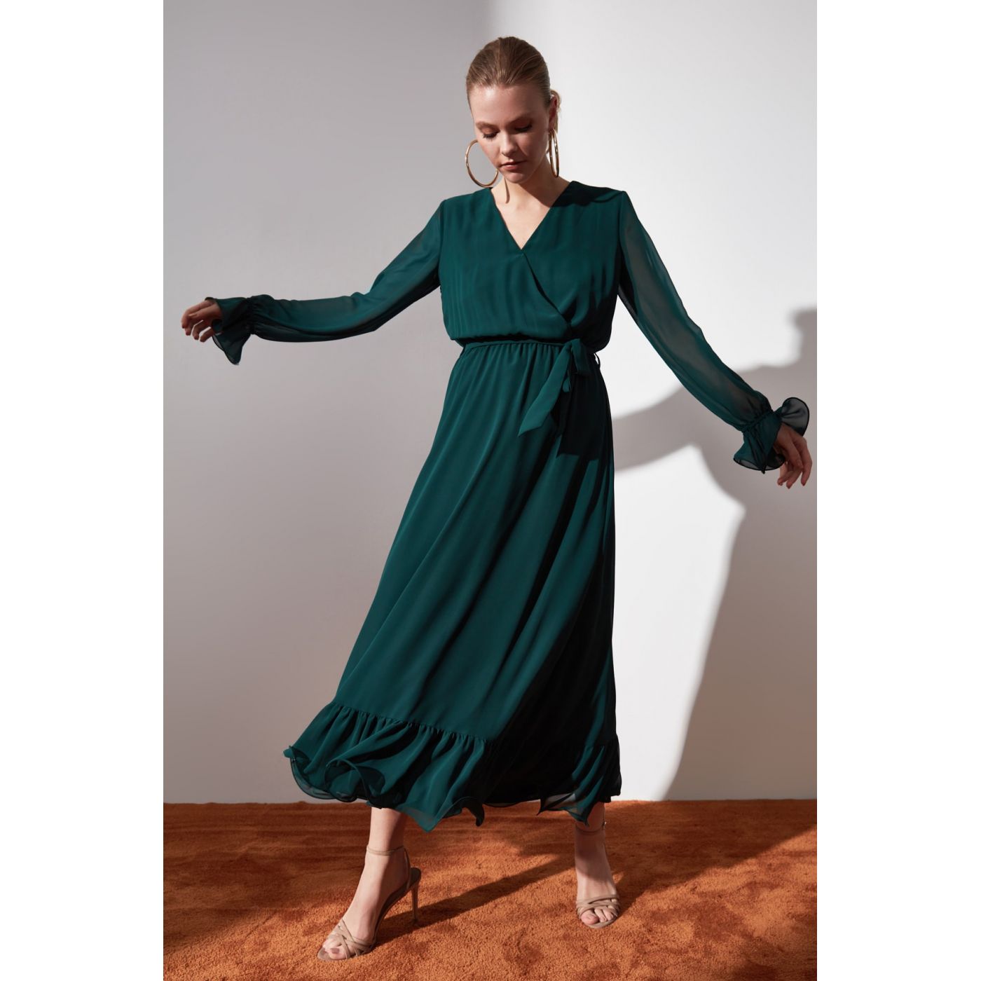 Trendyol Green Belt Cruise Collar Dress