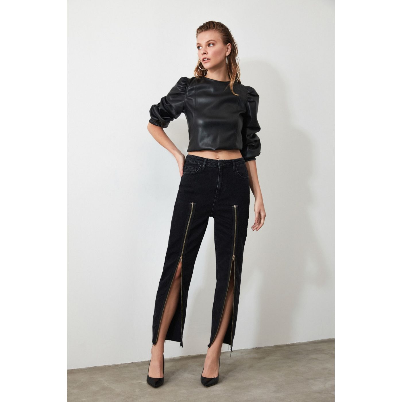 Trendyol Black Zipper Detail High Waist Mom Jeans