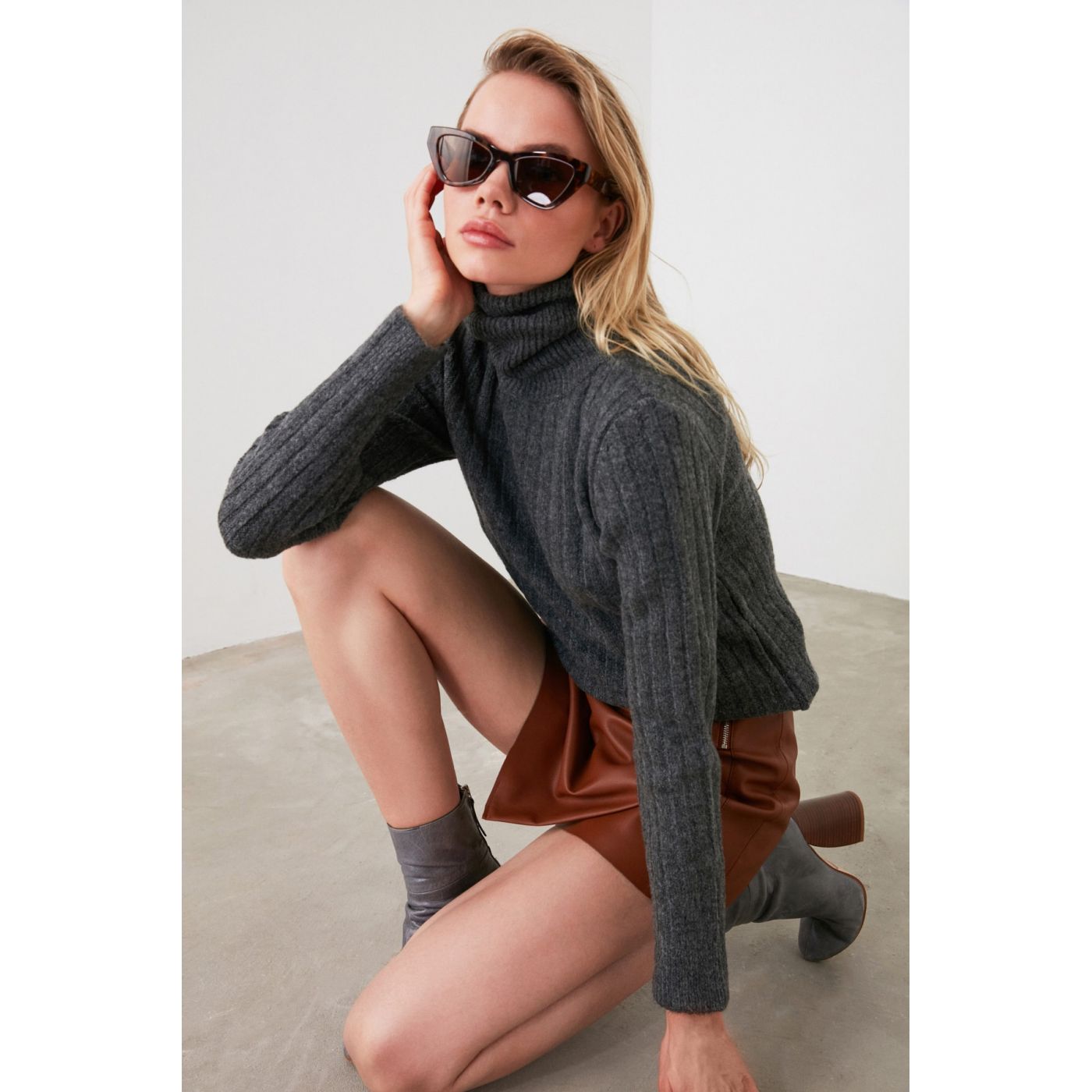 Trendyol Anthracite Throat Roving Knitwear Sweater