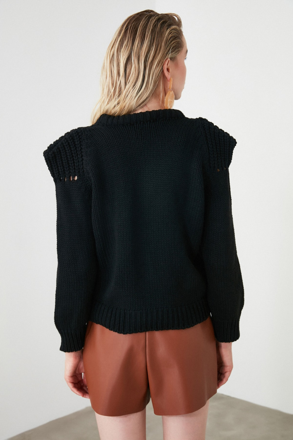 Trendyol Black Wattle Detailed Knitwear Sweater