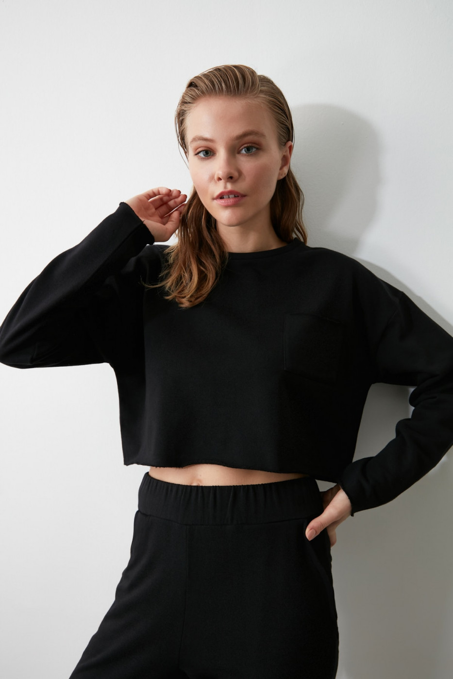 Trendyol Black Pocket Detail 100% Organic Cotton Crop Knitted Sweatshirt