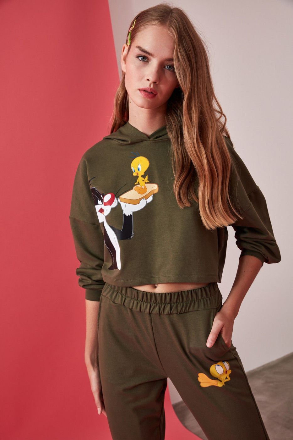 Trendyol Khaki Tweety & Sylvester Licensed Printed Crop Knitting Sweatshirt