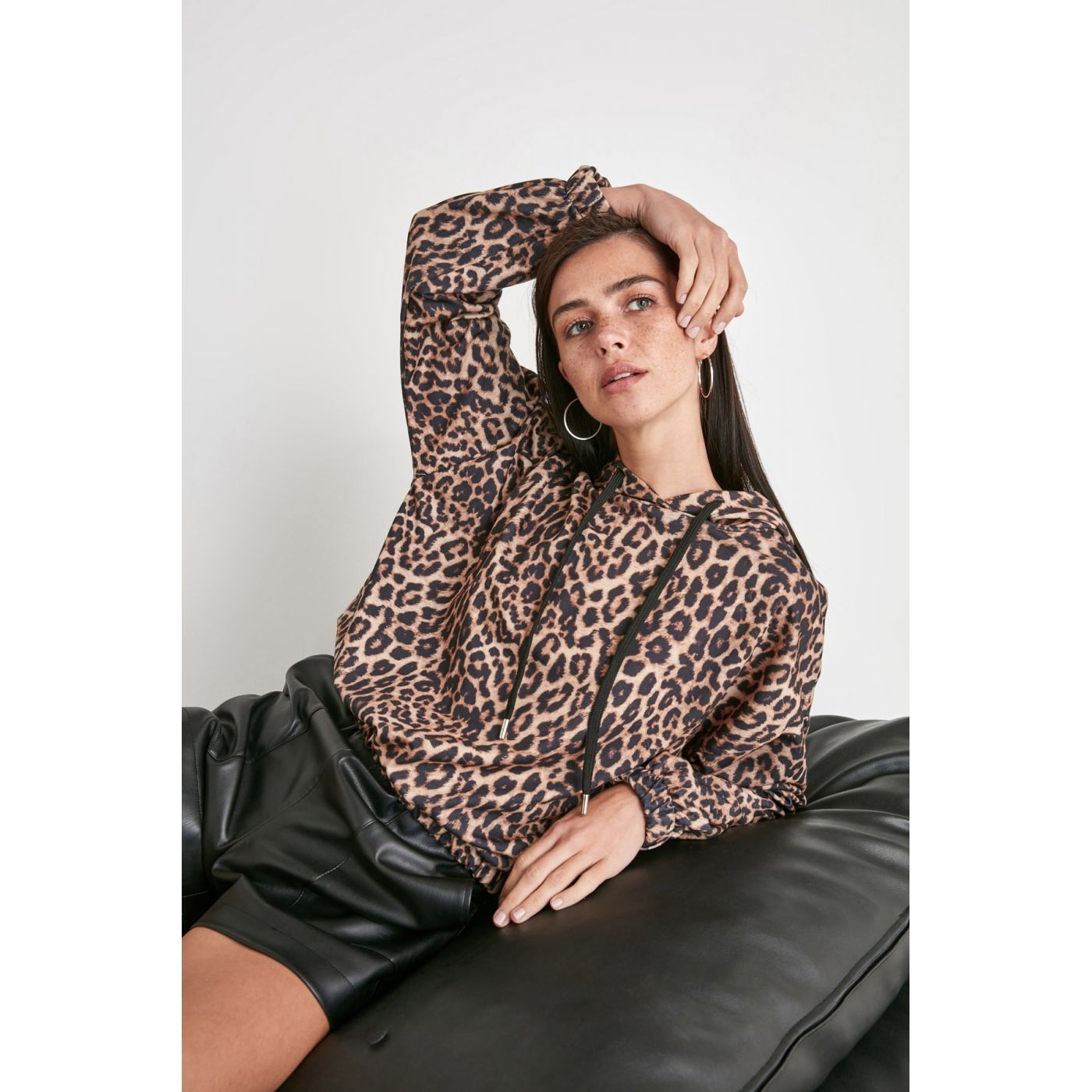 Trendyol Knitted Sweatshirt with Brown Leopard Print and Hood