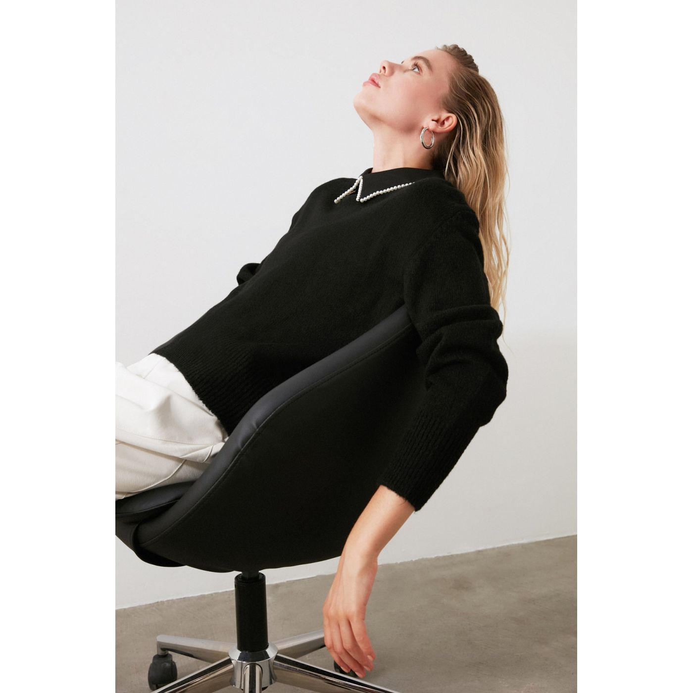 Trendyol Black Collar Pearl Detailed Knitwear Sweater