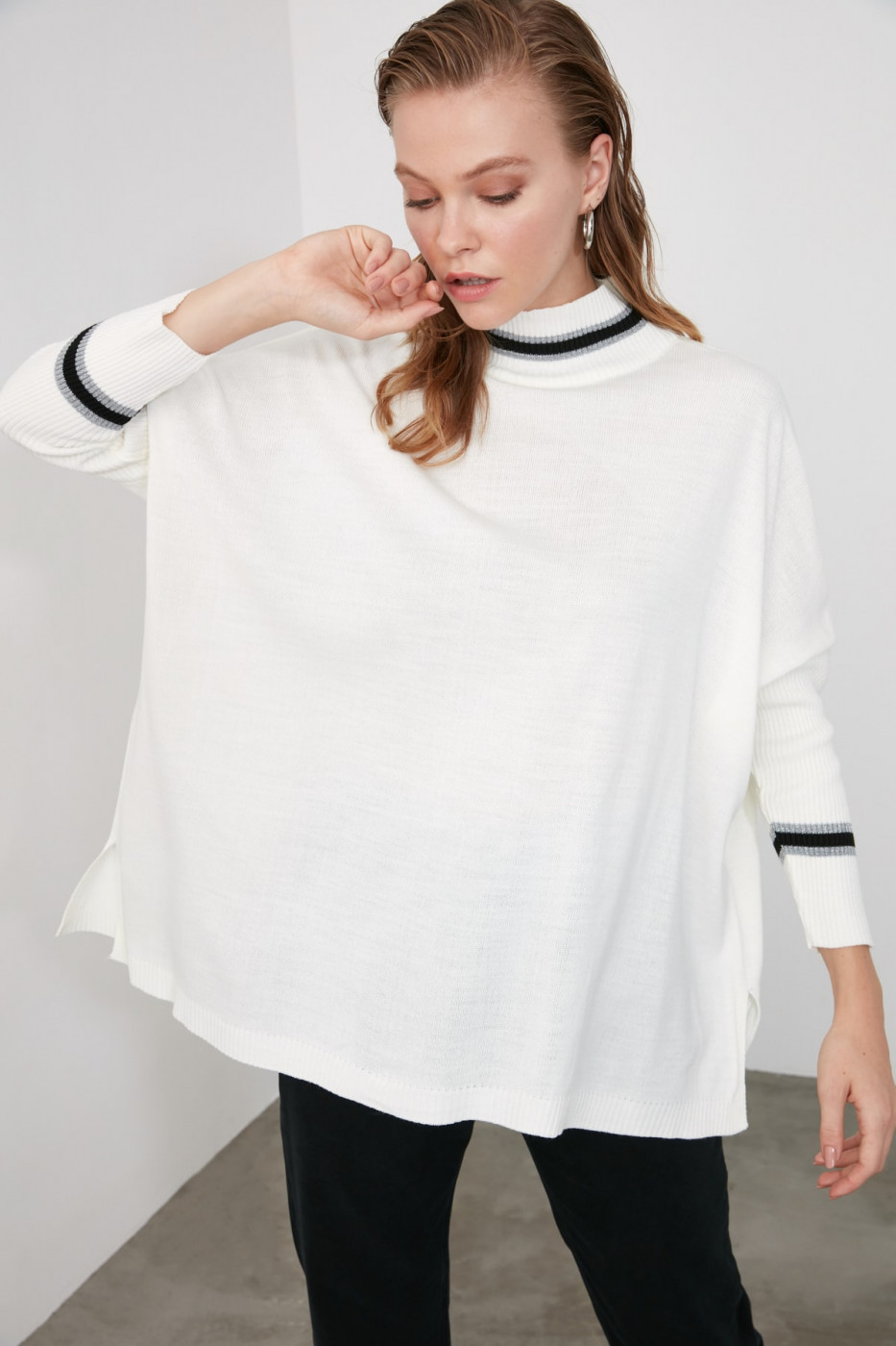 Trendyol Knitwear Sweater with Ekru Sleeves Ribbon