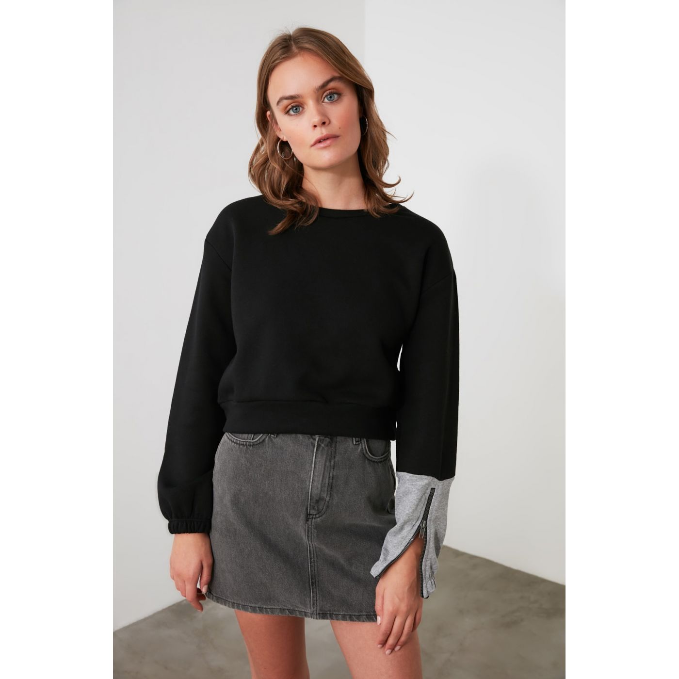 Trendyol Black Zipper Detailed Basic Knitted Sweatshirt