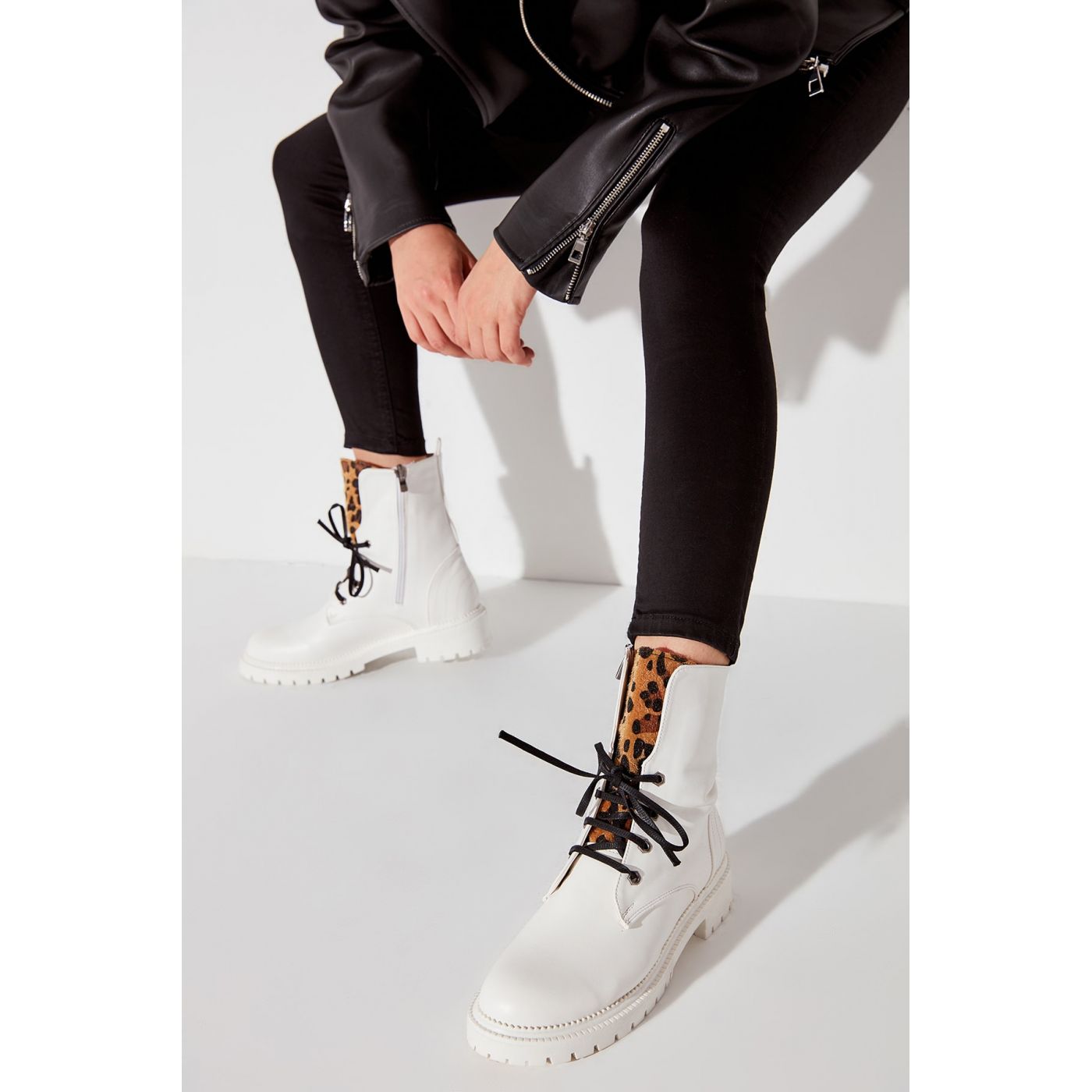 Trendyol White Thai Feather Detailed Women's Boots
