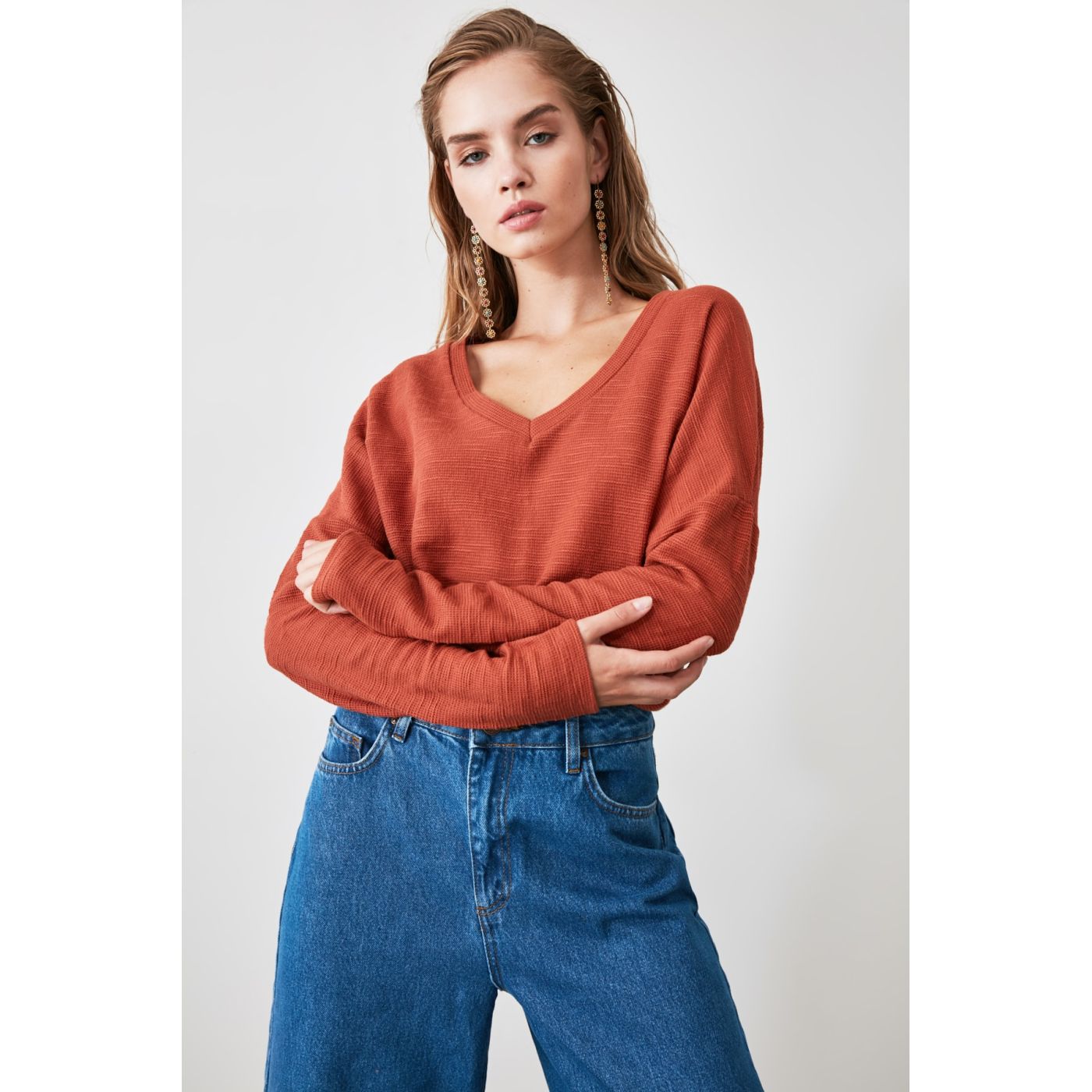 Trendyol Cinnamon V Collar Basic Knitted Blouse