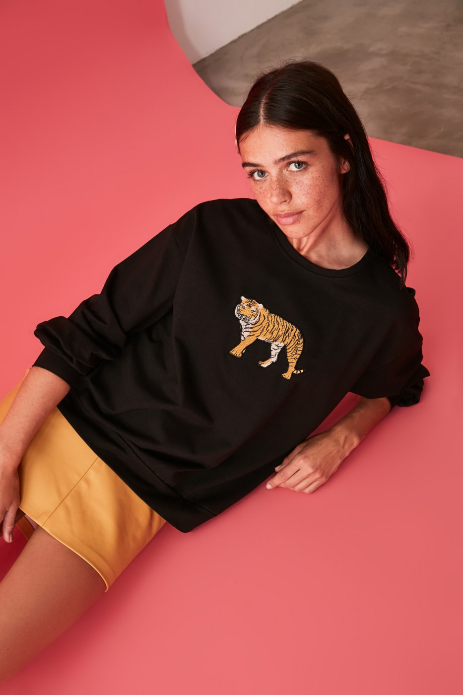 Trendyol Basic Knitted Sweatshirt with Black Embroidery