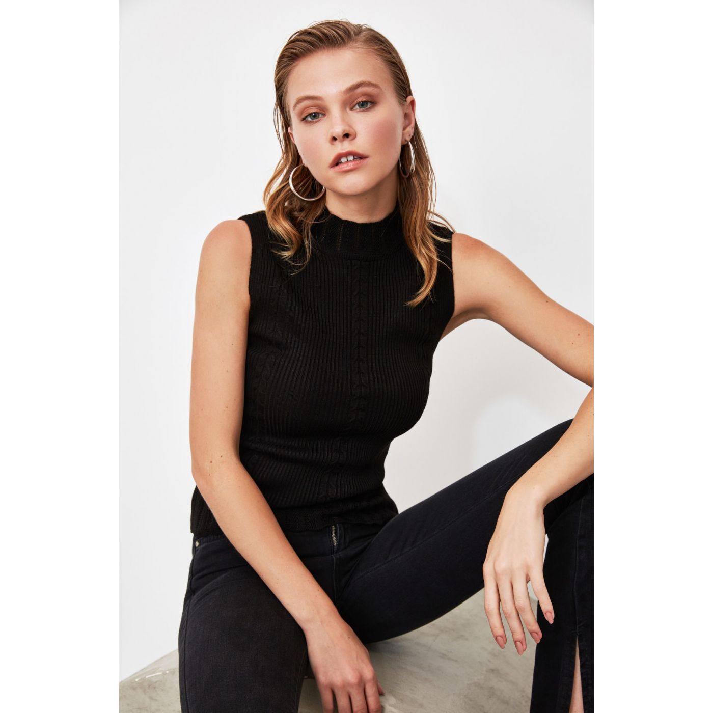 Trendyol Black Neck line and Hem end Detailed Knitwear Blouse