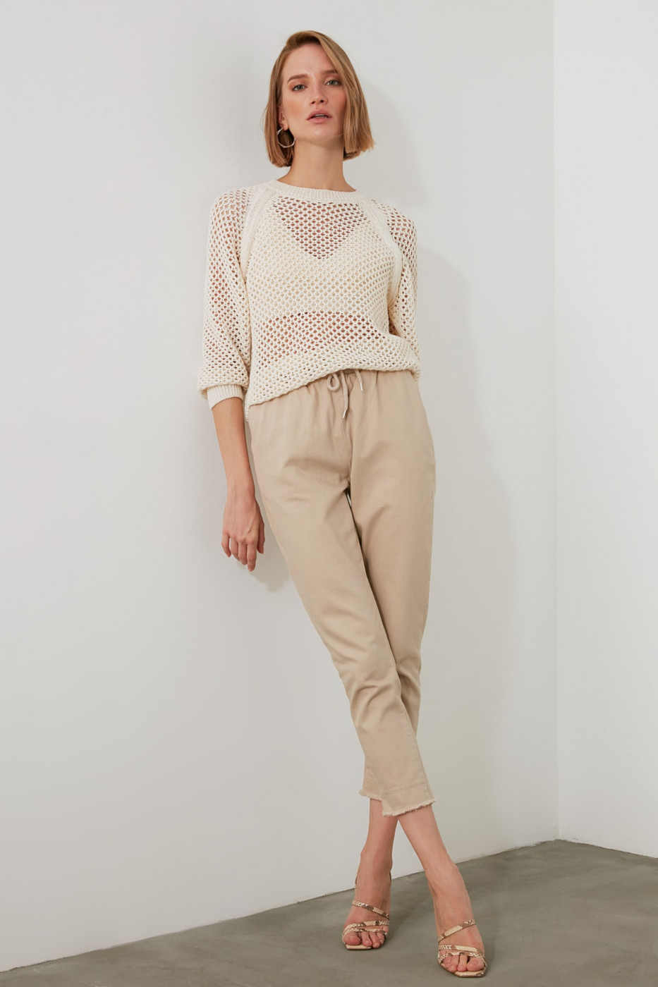 Trendyol High Waist Mom Jeans WITH Cream Waist Elasticated Strap