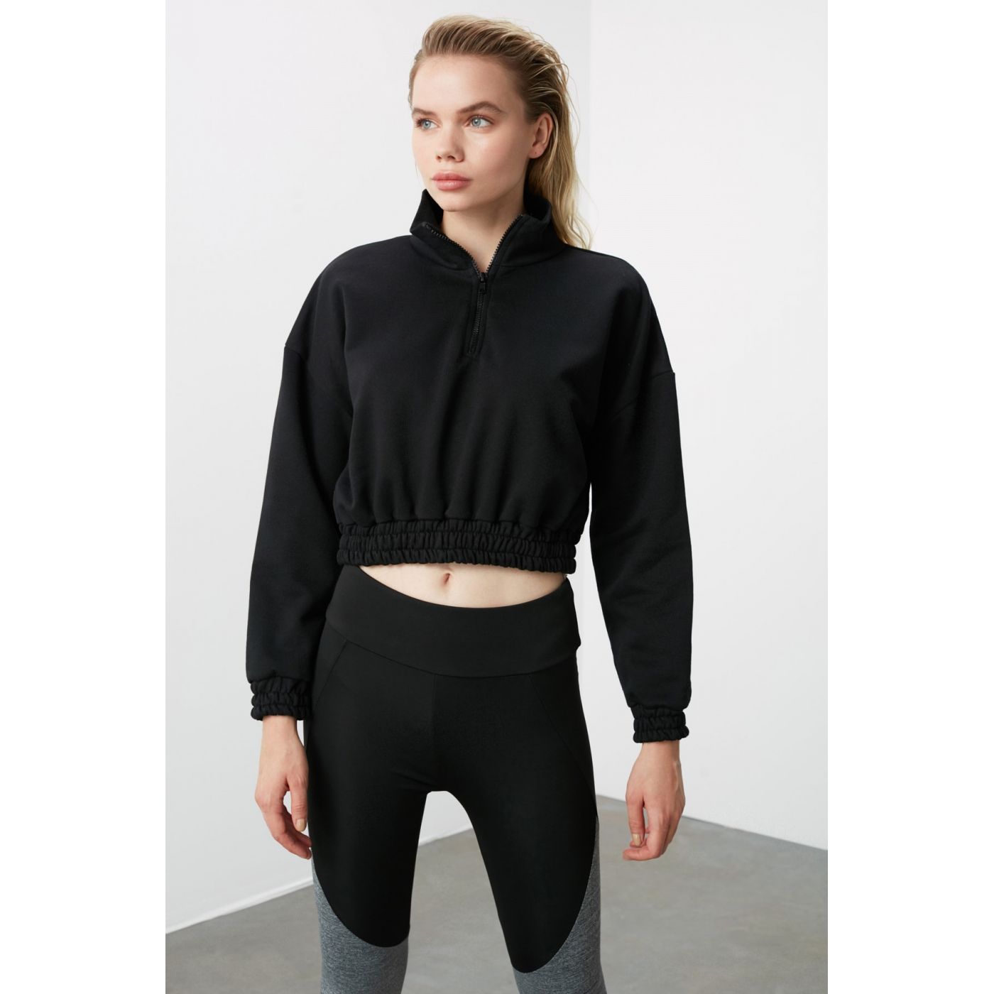 Trendyol Black ZipperEd Upright Neck Line Crop Knitted Sweatshirt