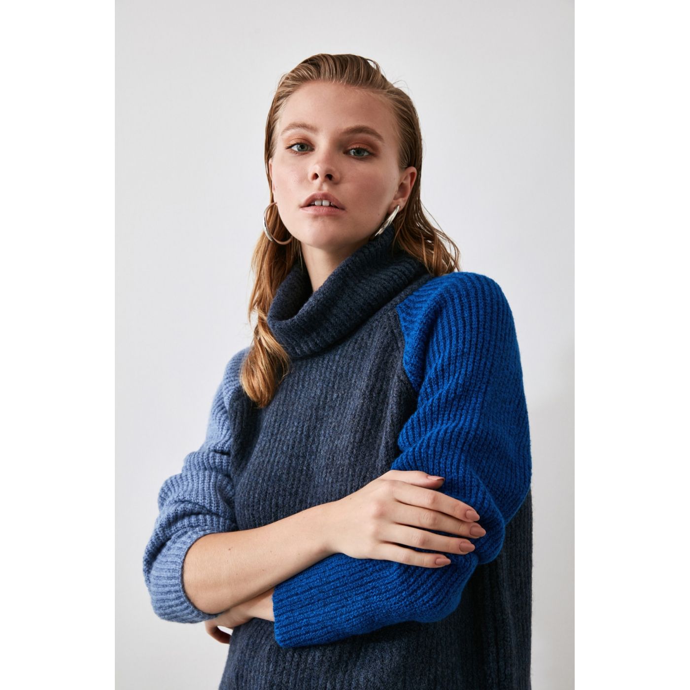 Trendyol Indigo Turtleneck Color Block Knit Sweater
