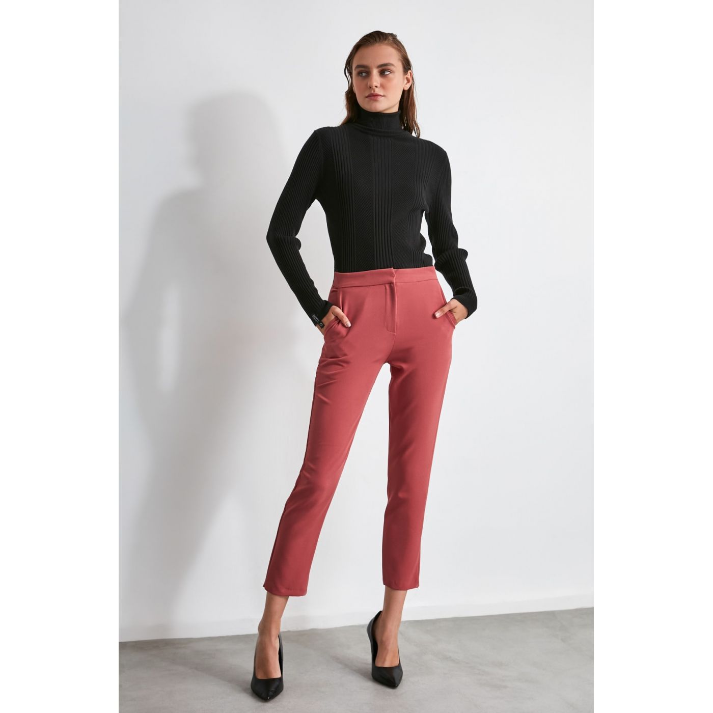 Trendyol Rose Dry Straight Cut Pants
