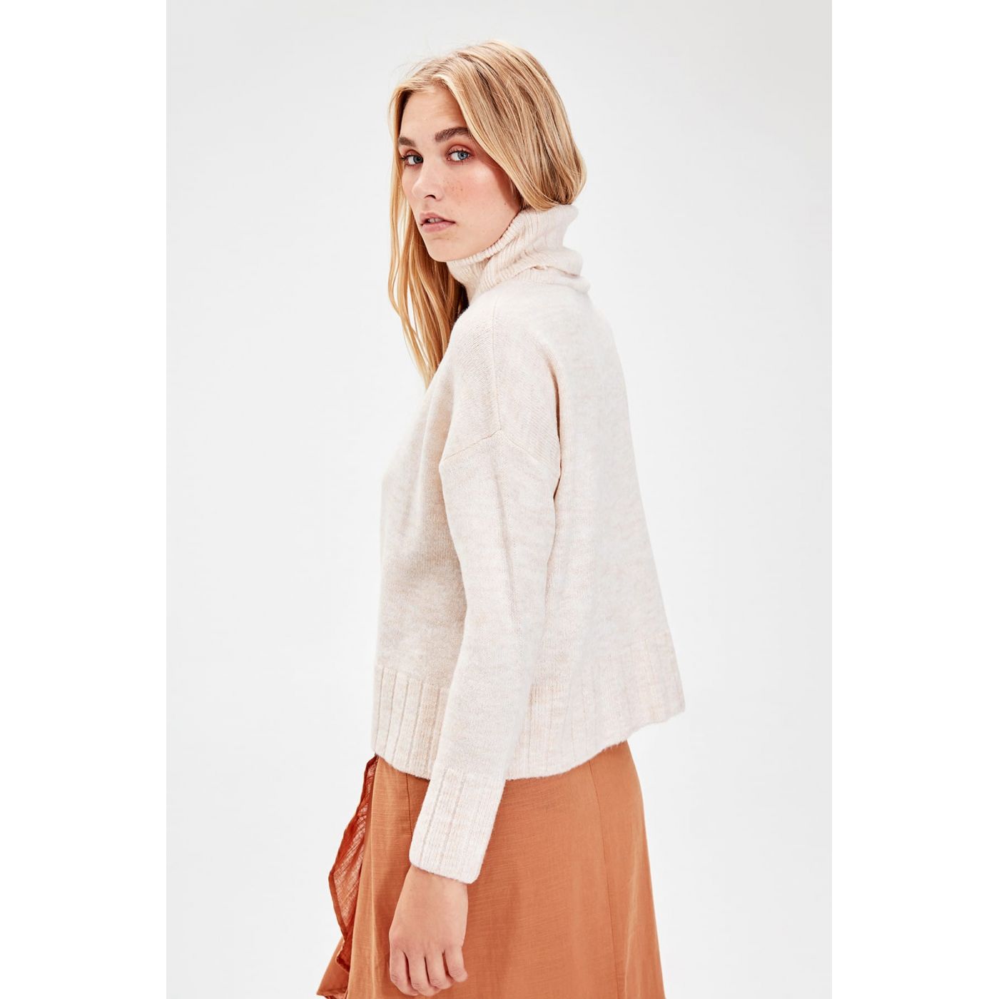 Trendyol Ecru Throat Knitwear Sweater