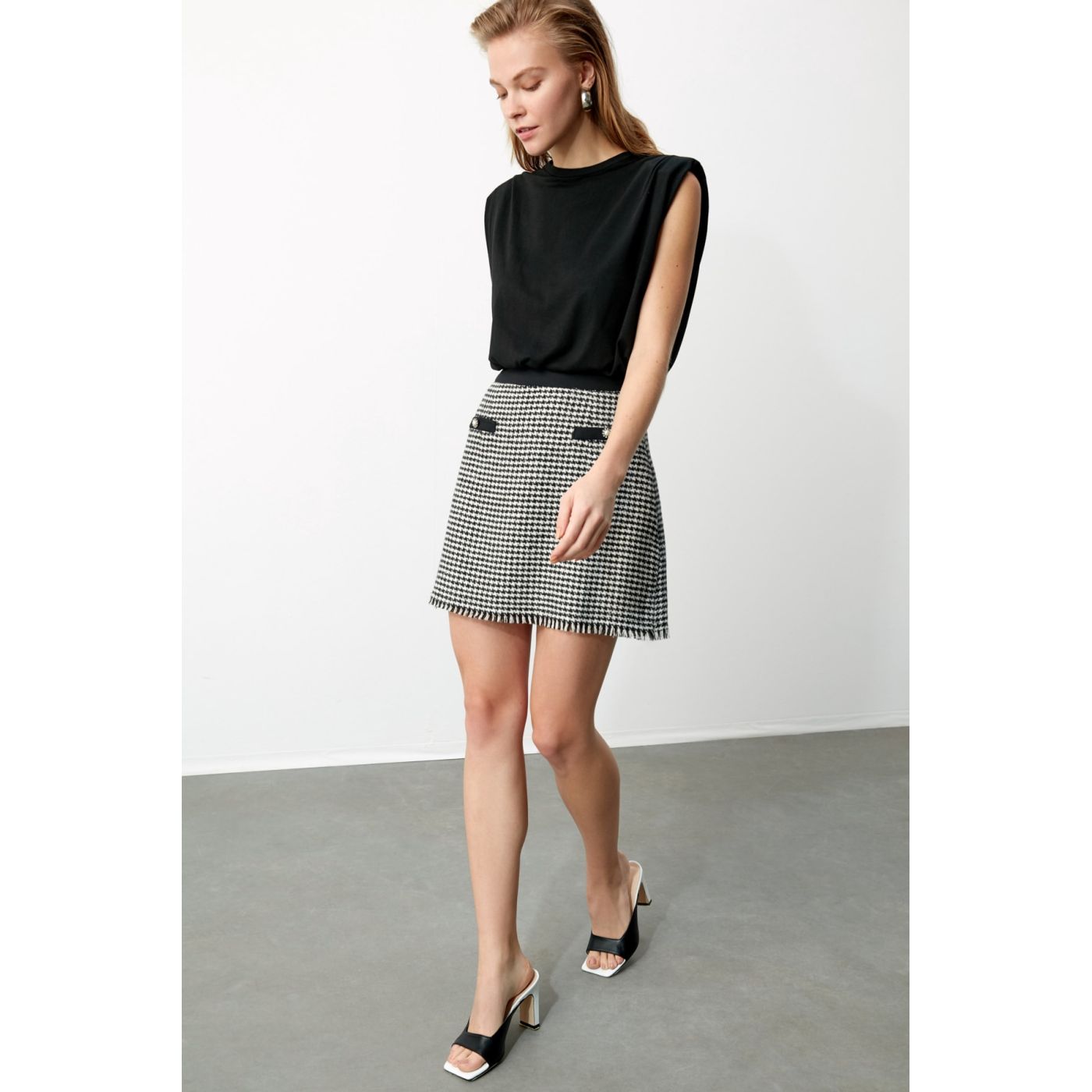 Trendyol Black Goose-Footed Skirt