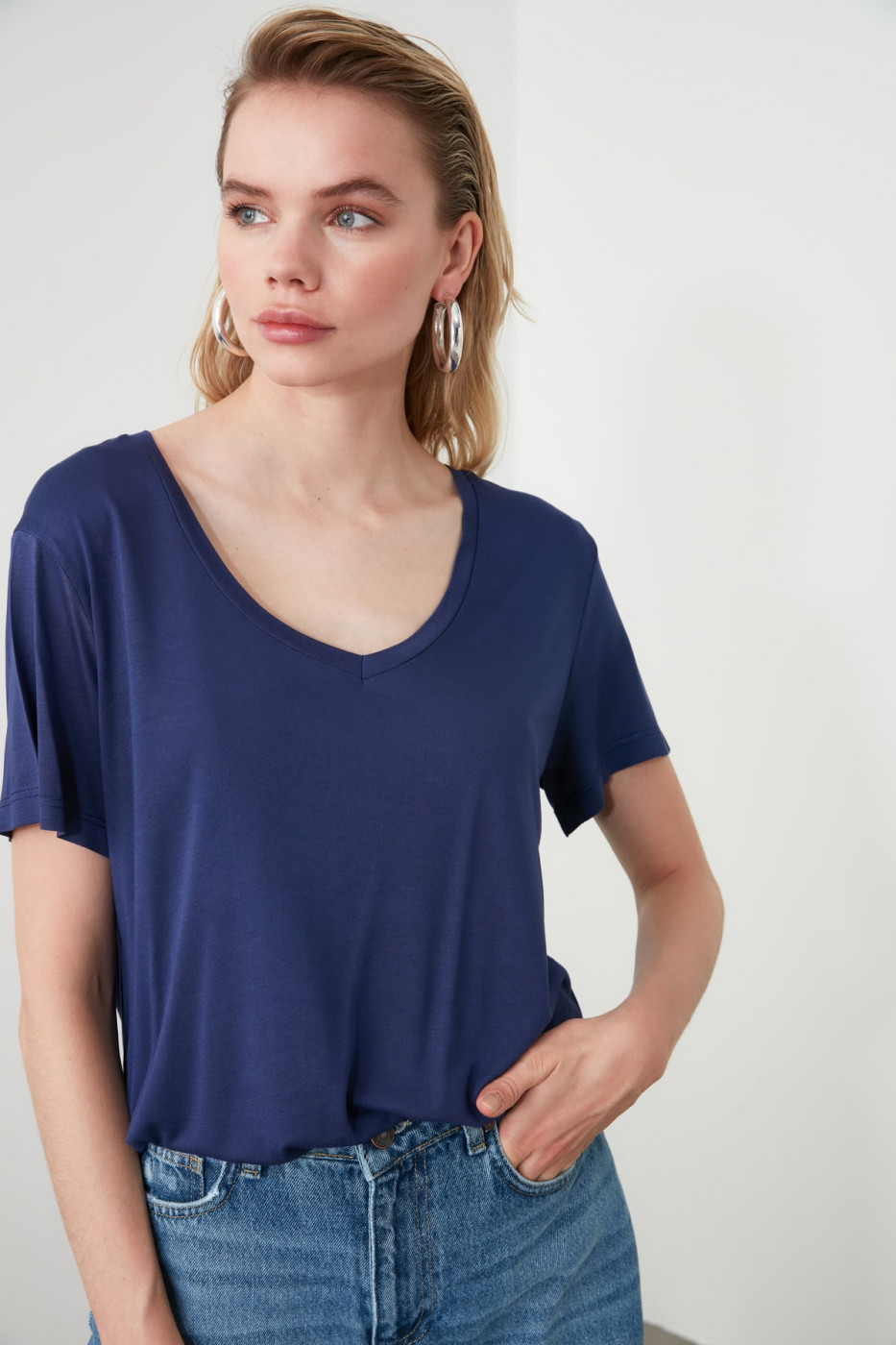 Trendyol Navy Viskon Blended V Collar Basic Knitted Shirt