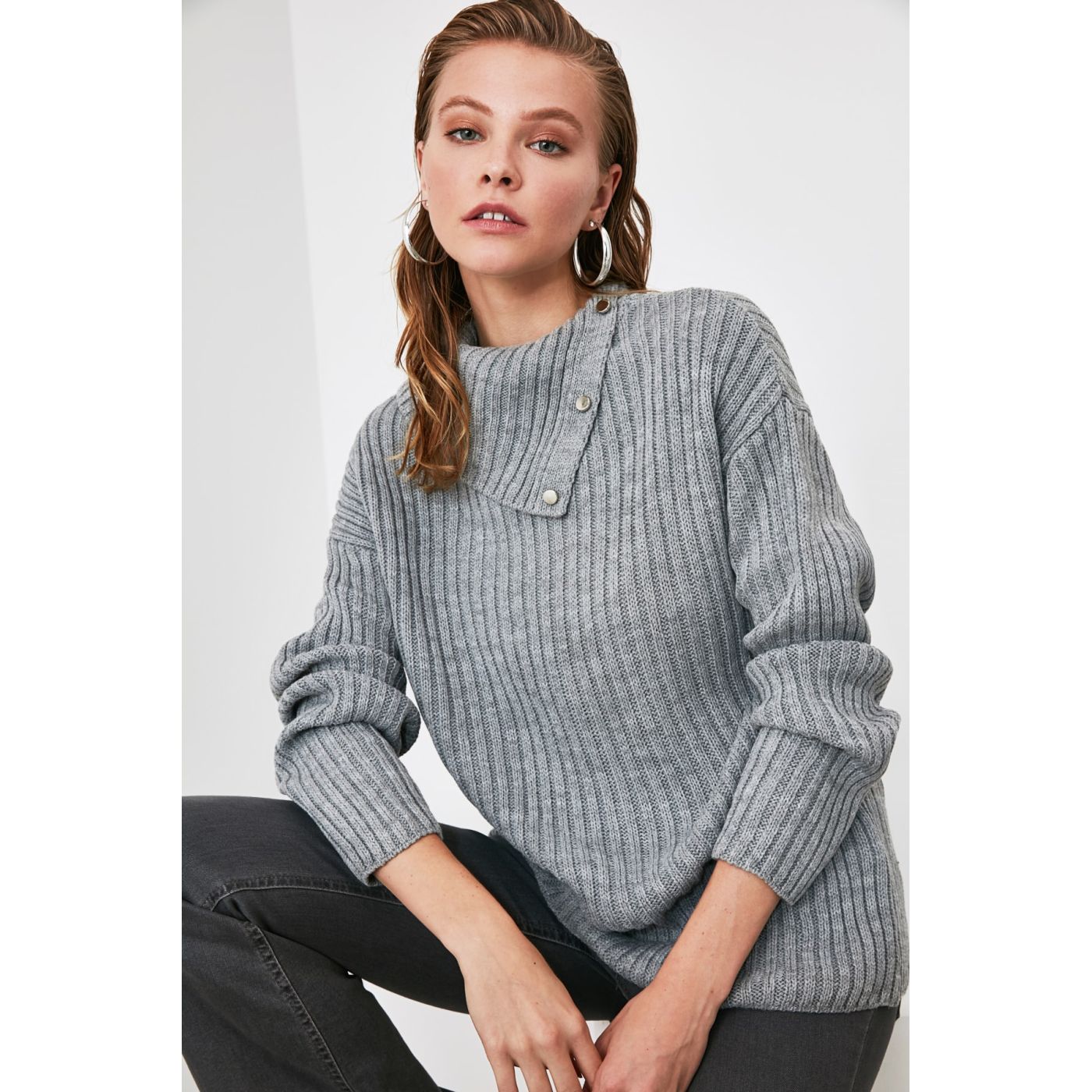Trendyol Grey Wipe Collar Knit Sweater