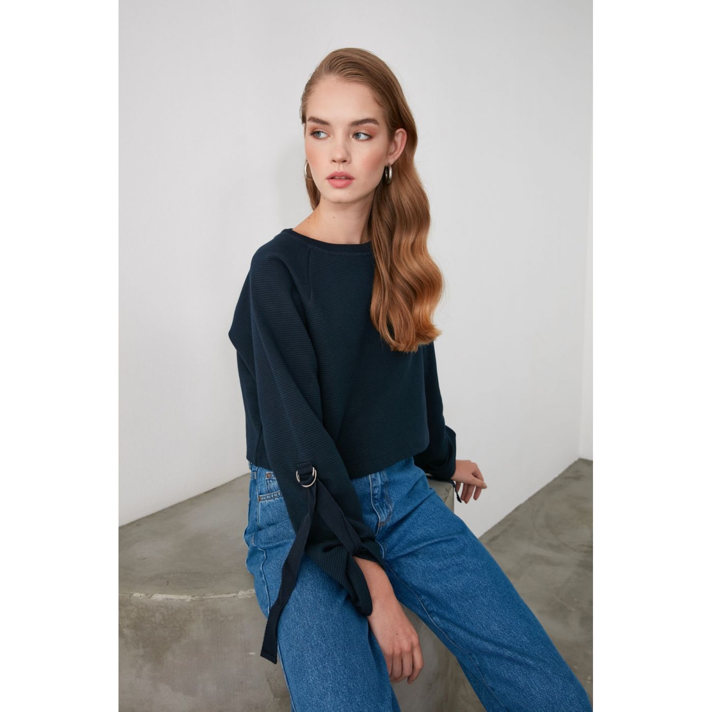 Trendyol Navy Sleeve Detailed Crop Knitted Sweatshirt