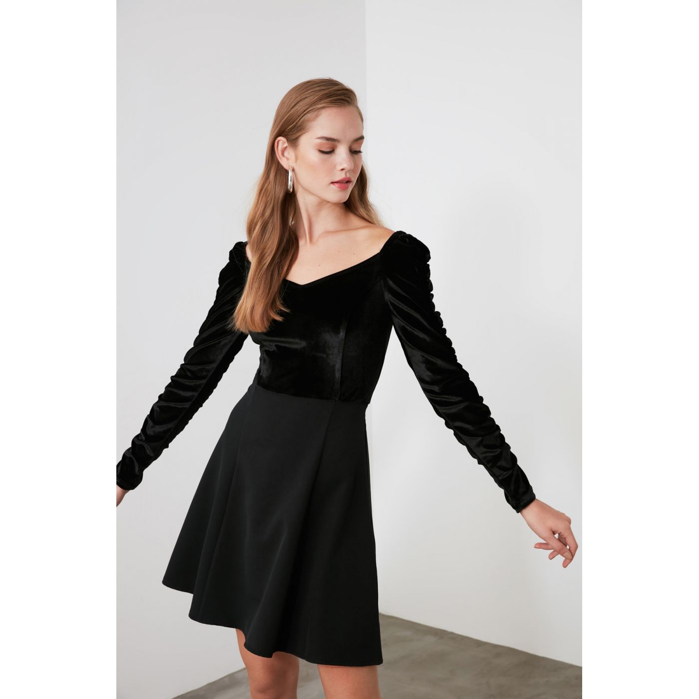Trendyol Black Sleeves Shrapnel Velvet Dress