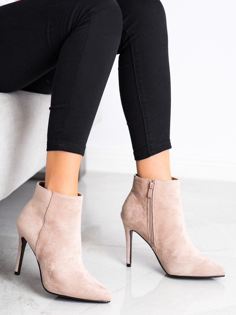 SMALL SWAN STYLISH BOOTIES ON A PIN