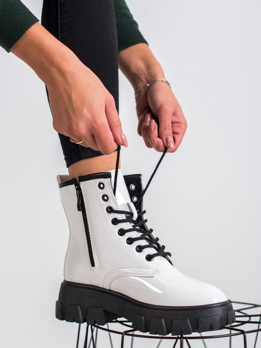 SHELOVET LACQUERED TRAPPERS ON THE PLATFORM