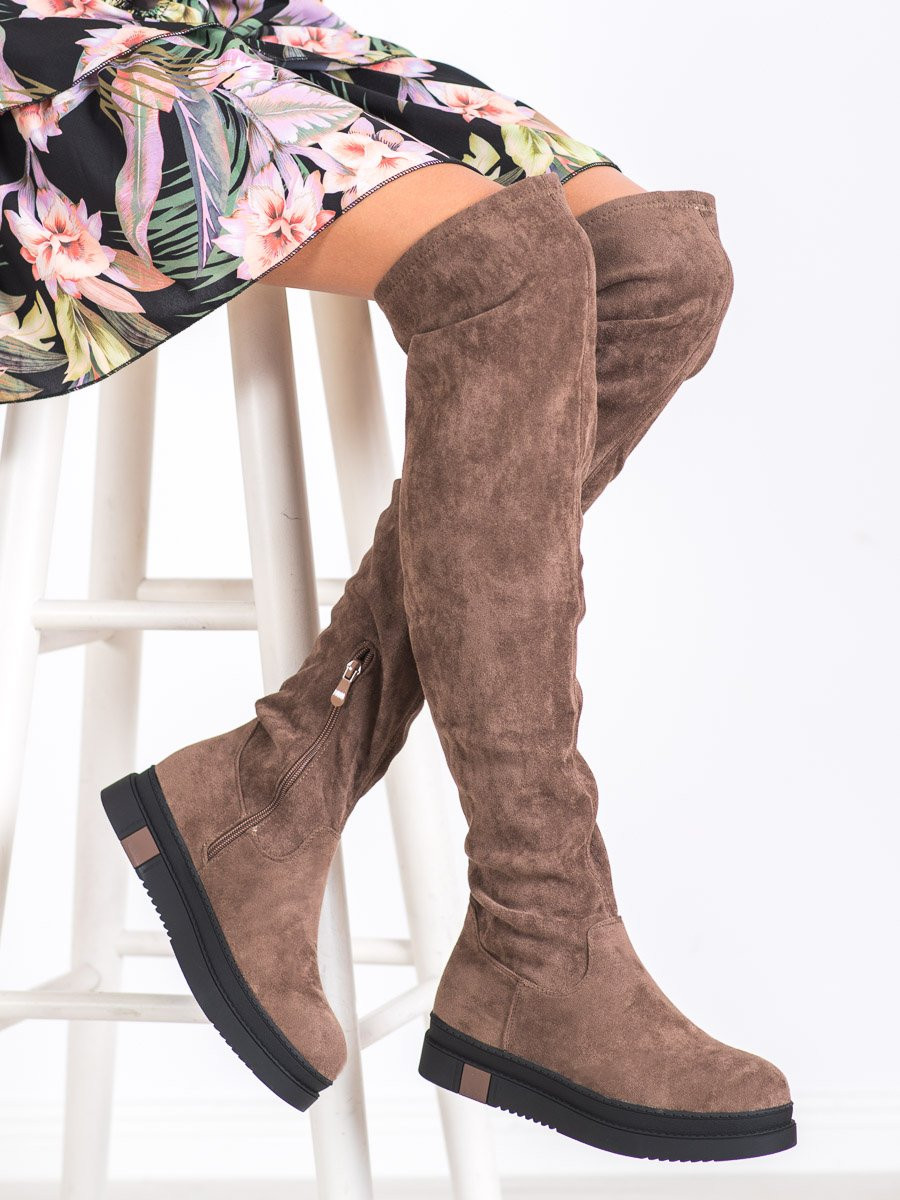 GOGO FASHIONABLE BOOTS ON THE PLATFORM