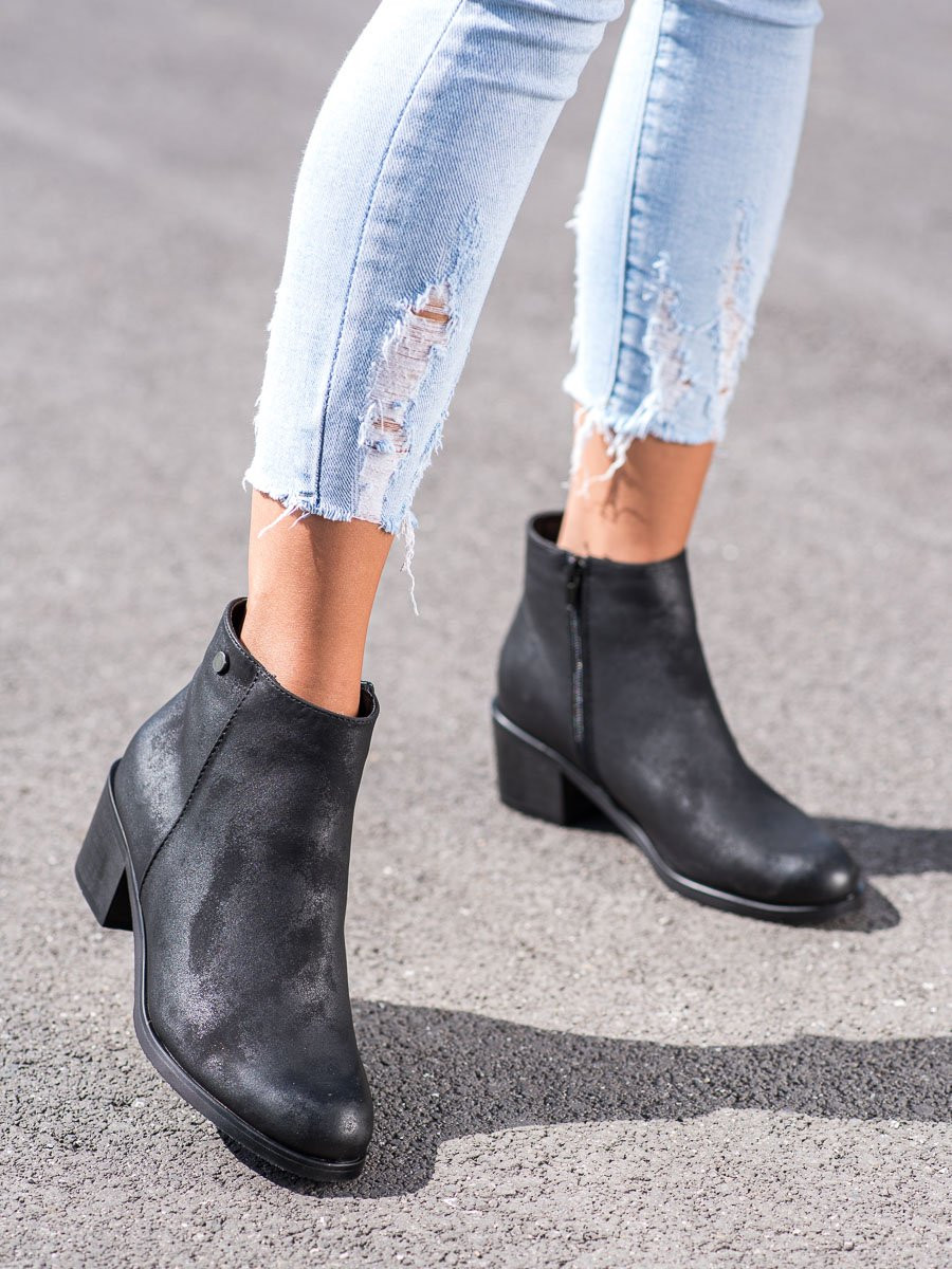 GOODIN CASUAL BLACK BOOTIES