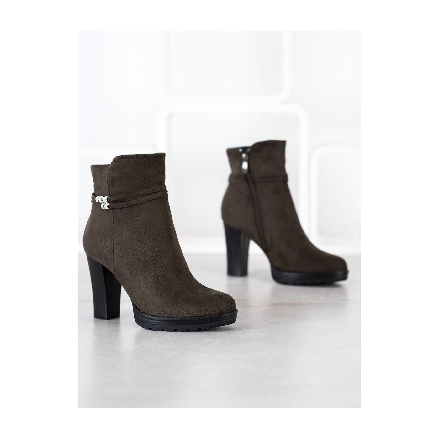 JANESSA BOOTIES ON KHAKI POST