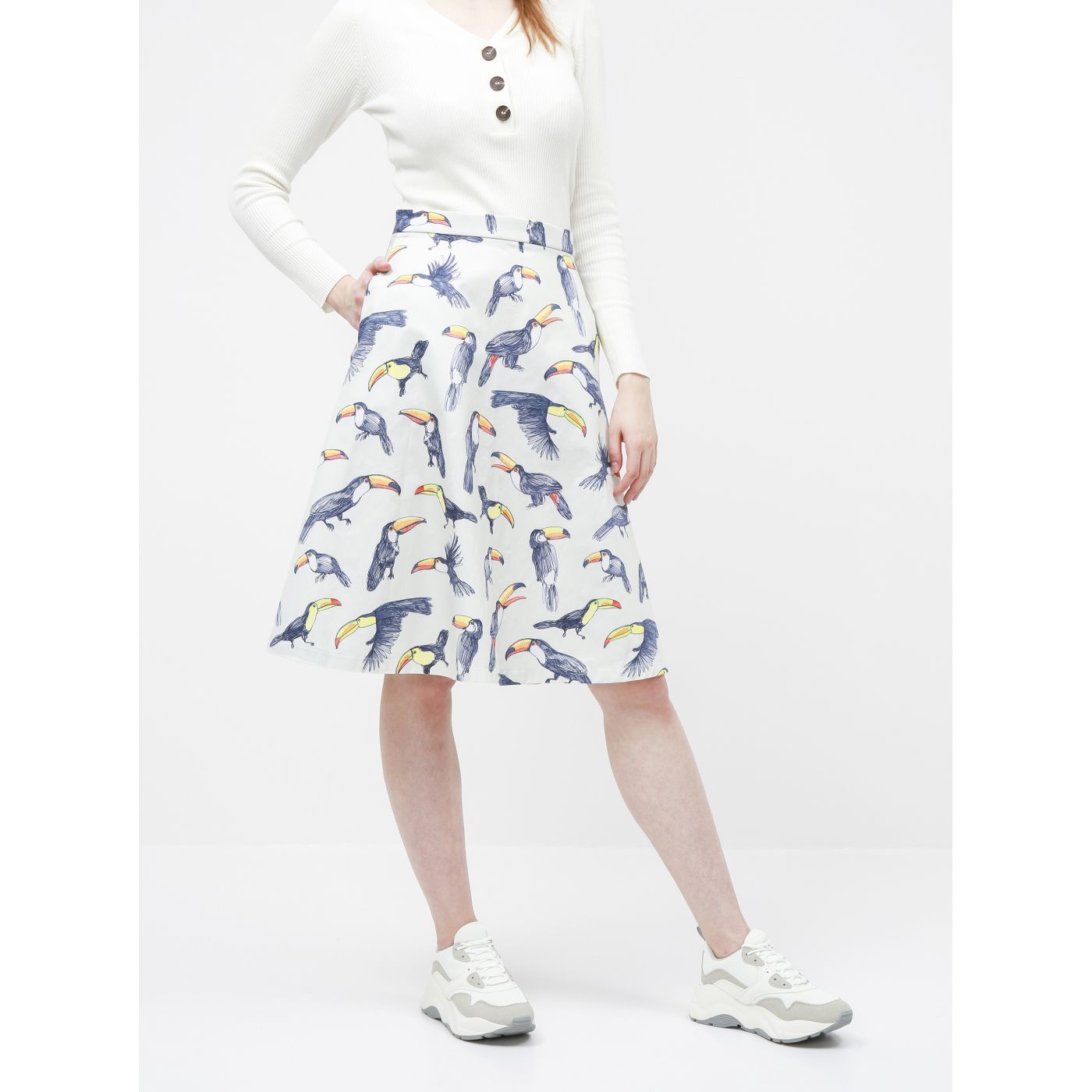 Light grey skirt with tukana annanemone motif