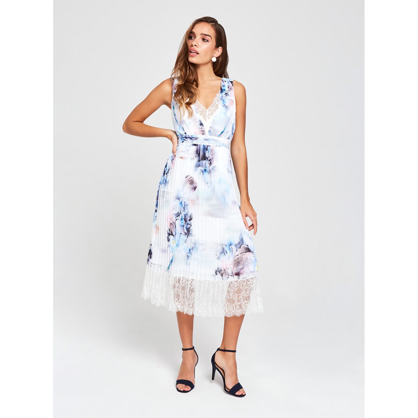 Blue-white floral pleated mididishes with Little Mistress lace