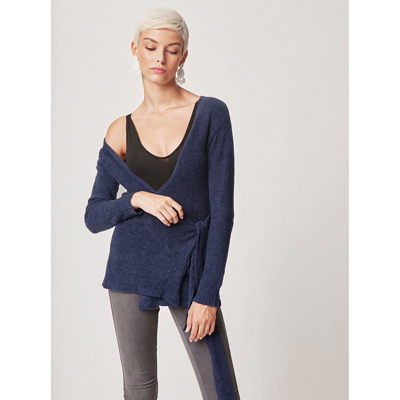 Blue reusing basic cardigan with touch me binding.