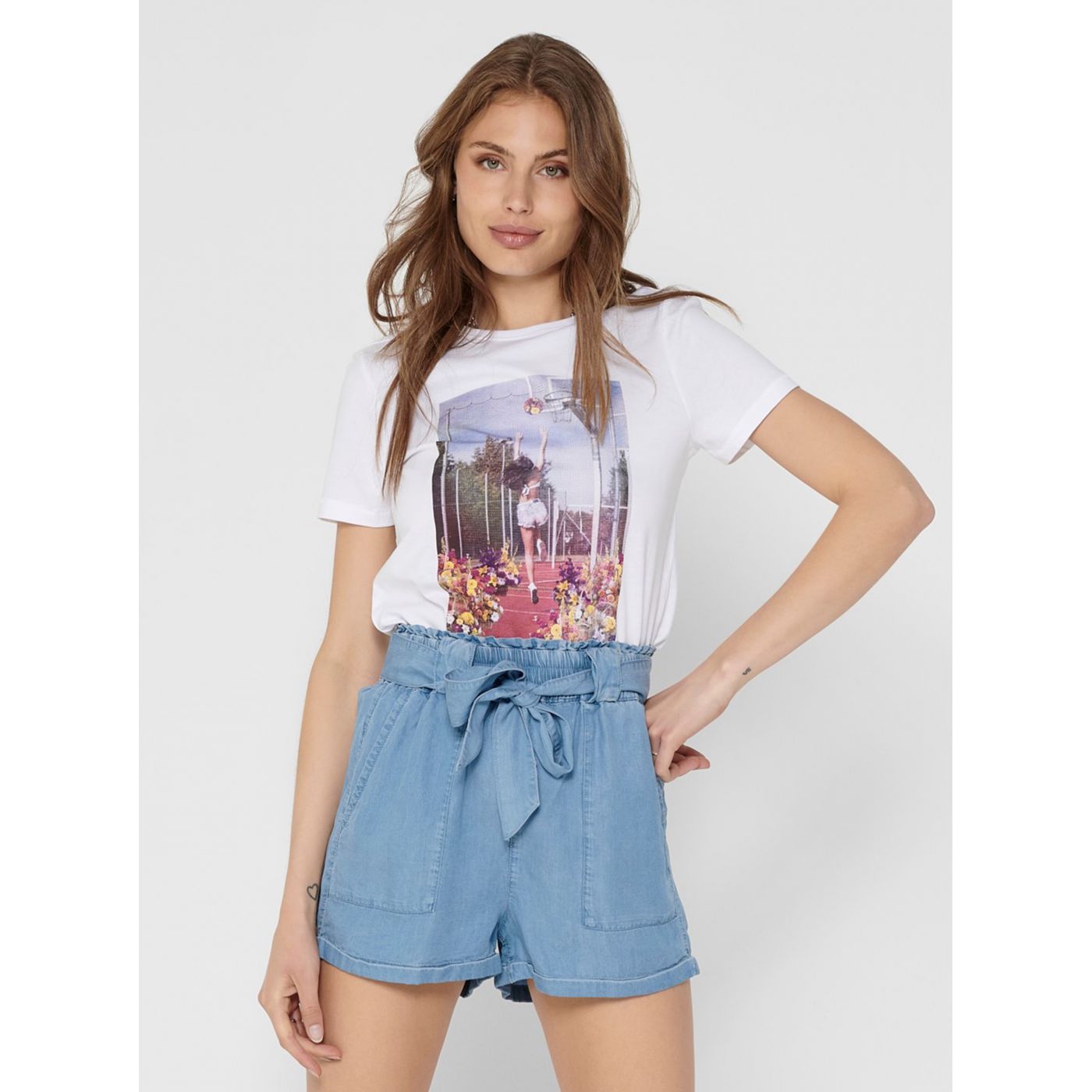 White T-shirt with printed only priya