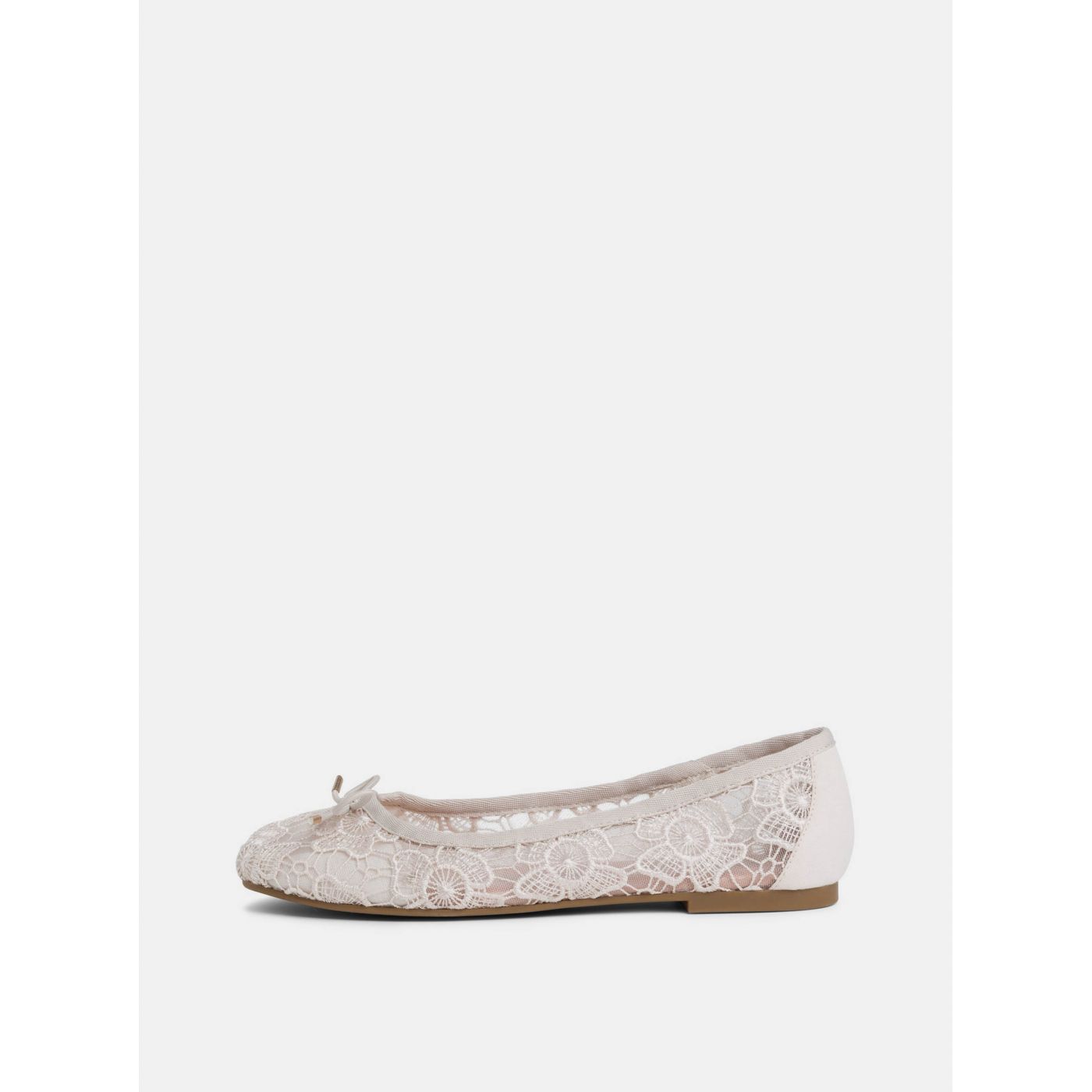 Creamy ballerinas with Tamaris lace