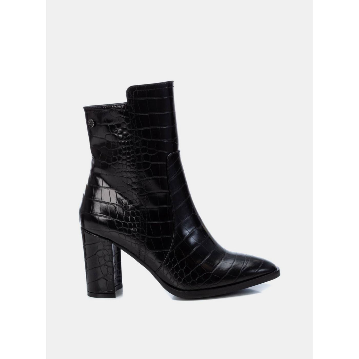 Black women's ankle boots with crocodile pattern Xti