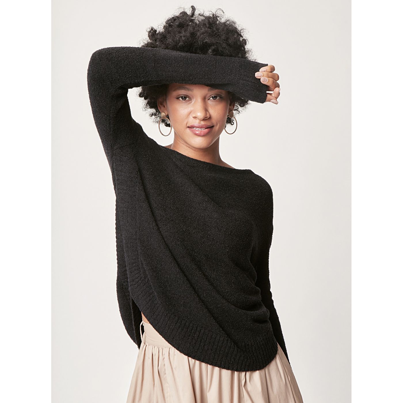Black loose sweater with round neck touch me. Pocahontas Vibe