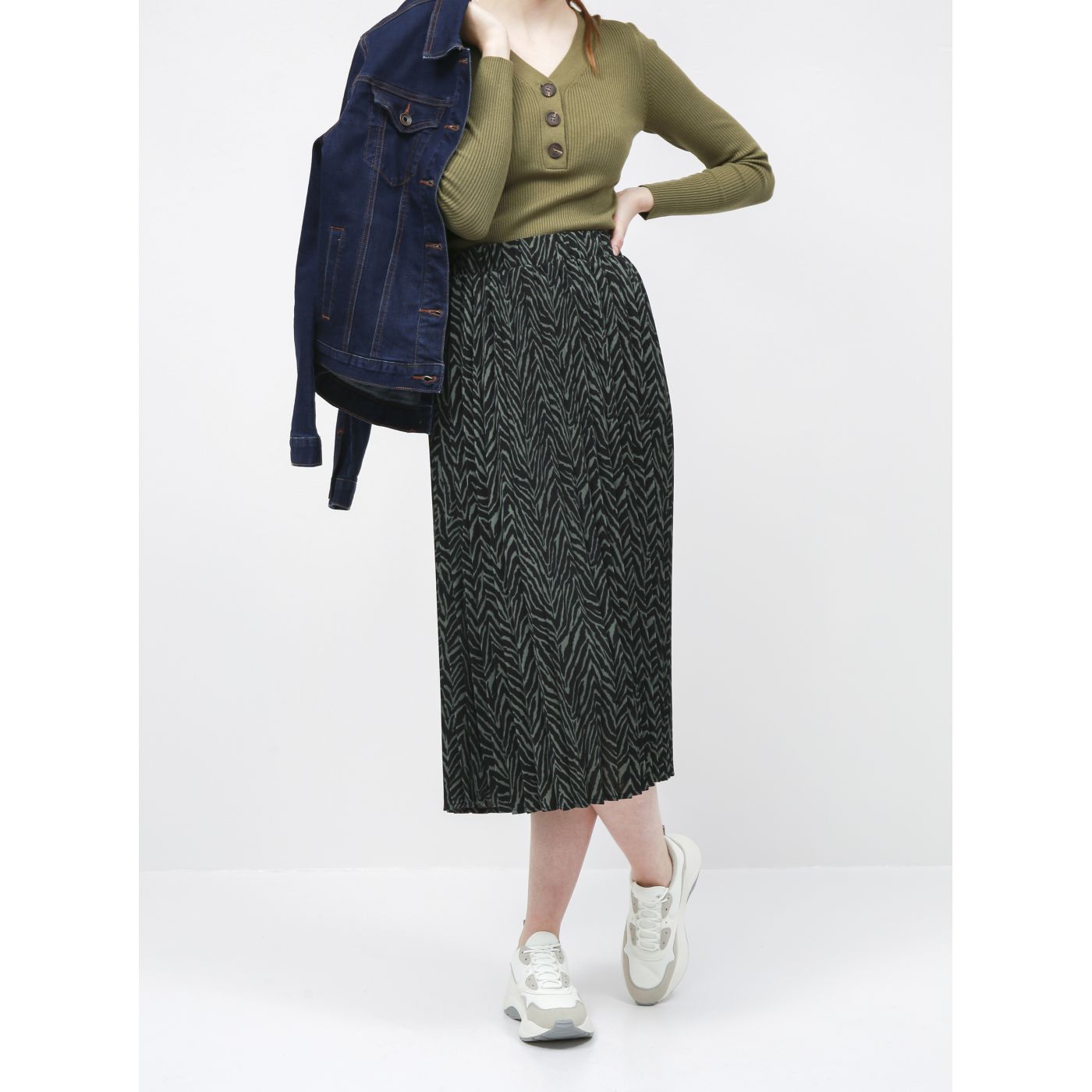 Black-green pleated midi skirt with zera-patterned VERO MODA Ebony