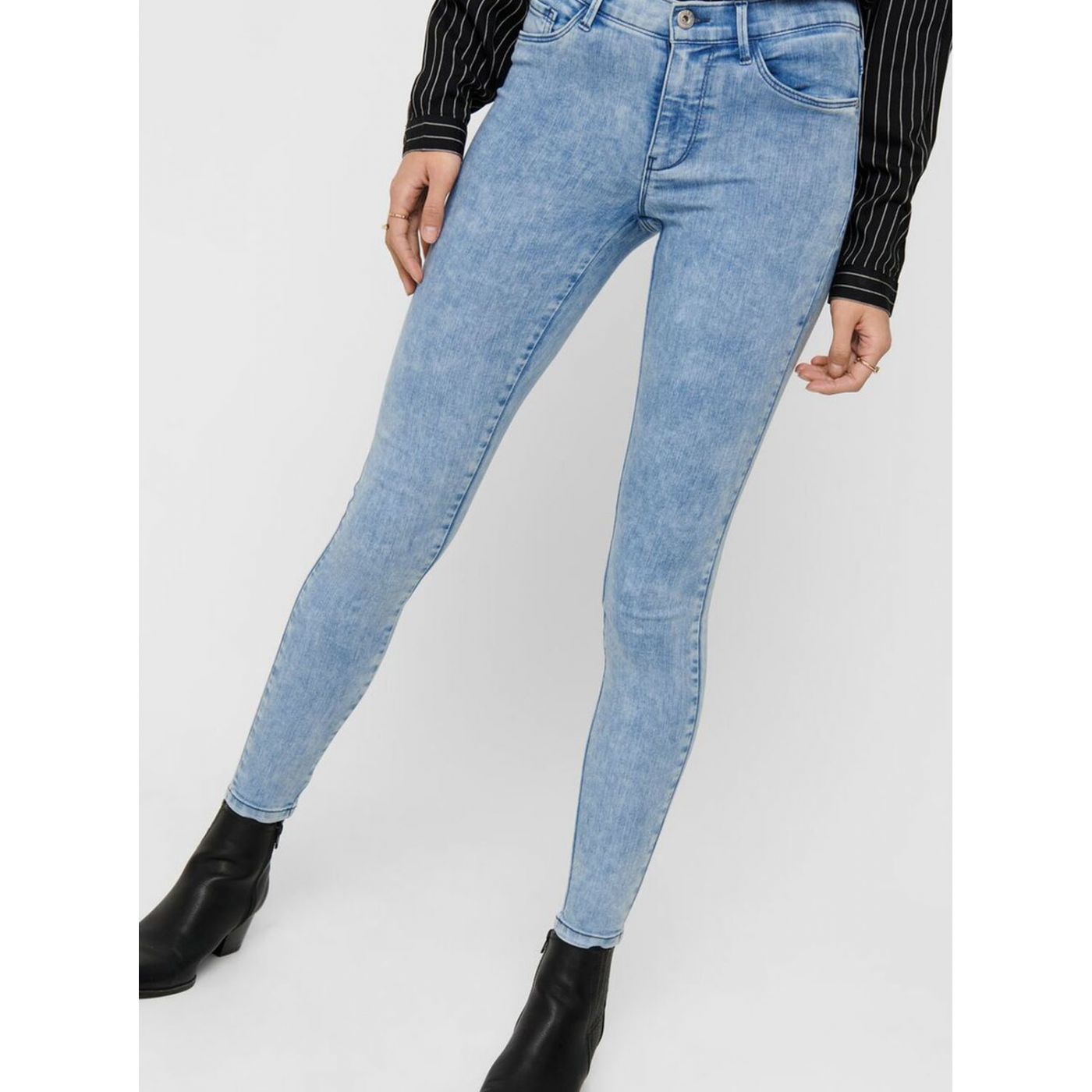 Light Blue Shortened Skinny Fit Jeans ONLY Rain