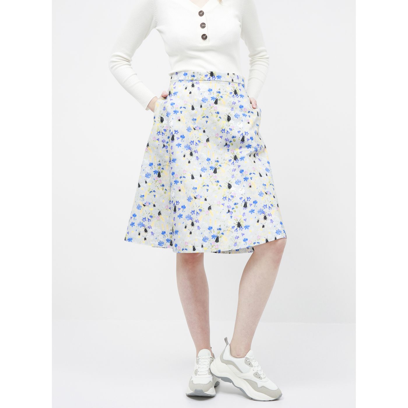 Light grey floral skirt annanemone