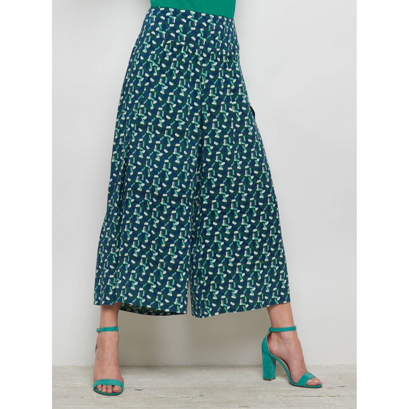 Green-blue patterned loose pants with Tranquillo slits