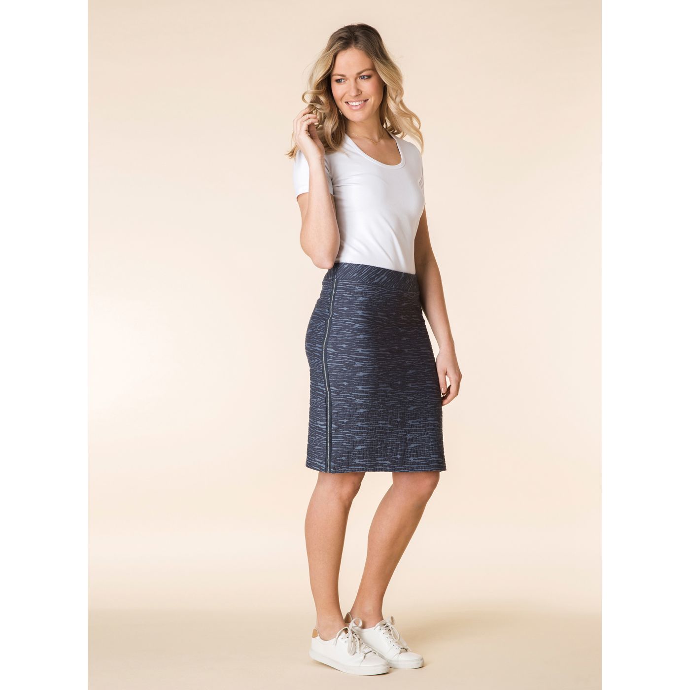Blue patterned skirt with stripes on the sides Yest