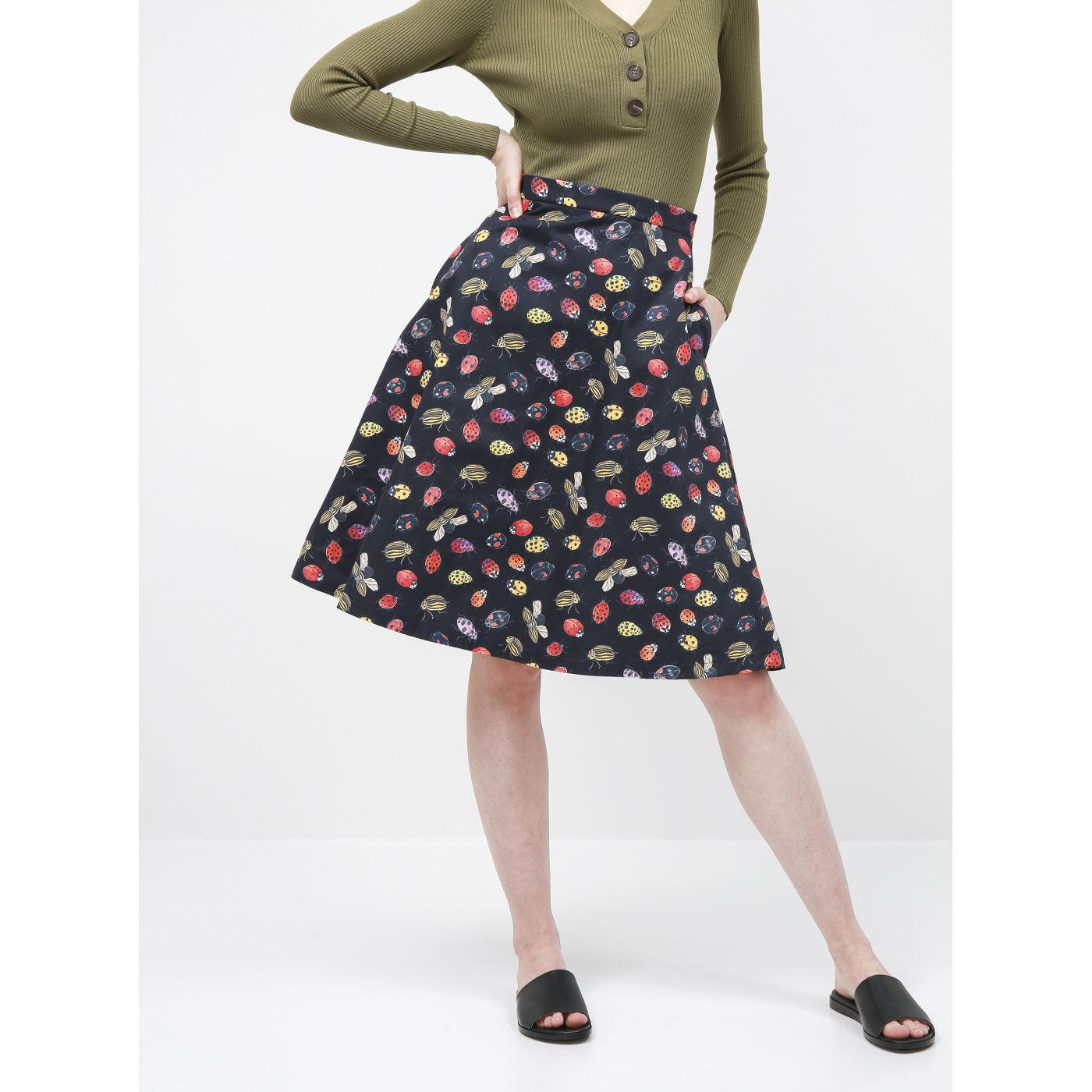 Dark blue skirt with a motif of ladybugs and almonds annanemone